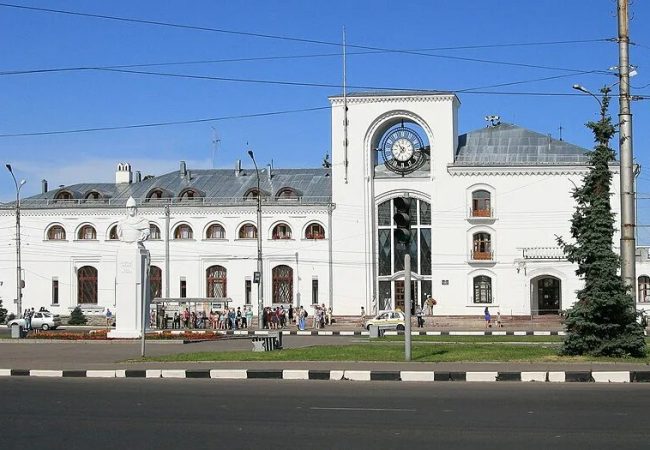Железнодорожный вокзал «Новгород-на-Волхове»